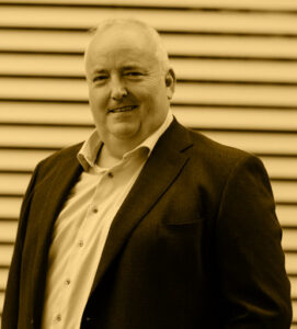 Mario Lüddemann - Der Börsenexperte und Trading Coach. Auf dem Foto ist Mario zu sehen