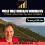 Der Wolf Masterclass Videokurs von Wolfgang Mayr. Der Affiliate Marketing Kurs in der Canary Edition. Lerne Affiliate-Marketing richtig. Auf dem Foto ist Wofgang Mayr zu sehen im Hintergrund El Hierro und das Logo vom Videokurs